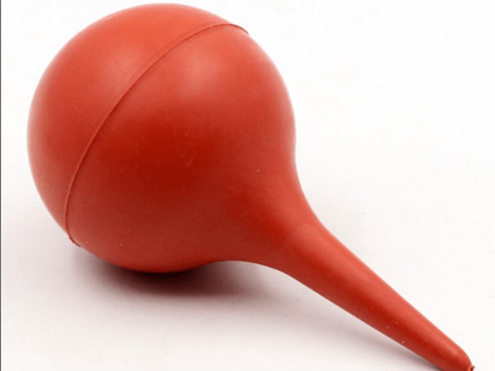 洗耳球在婴幼儿耳道清洁中的注意事项